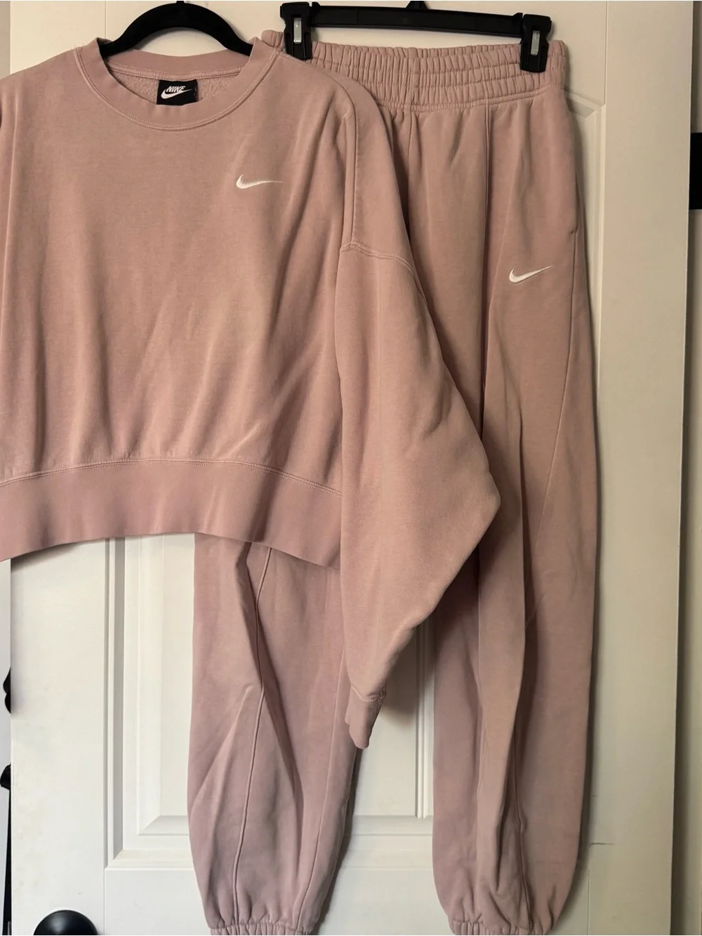 Nike Blush Pink Crewneck Sweatshirt & Joggers Set